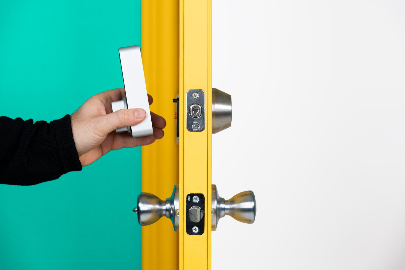 A skilled Runika.pro technician quickly repairing a malfunctioning door lock during a service call in Miami