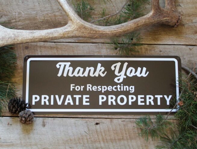 Professional installation of clear house number signs and elegant directional signs at a residential community or private estate in Miami by Runika.pro