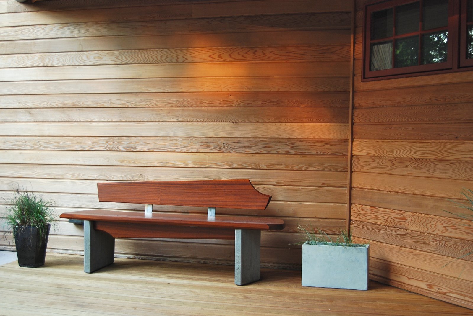 Pet Waste Station Installation Miami | Promote Cleanliness & Convenience | Runika.pro A clean and functional pet waste station with bag dispenser and trash can, professionally installed by Runika.pro in a Miami park or residential community