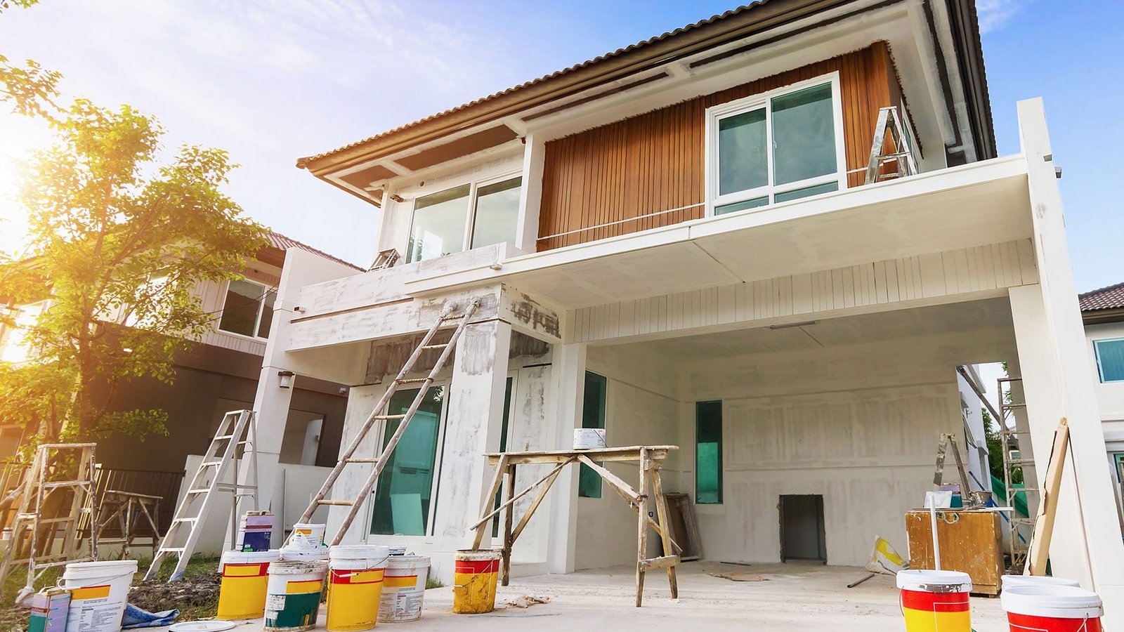 Expert Exterior House Painting Miami | Weatherproof & Lasting Protection Professional exterior house painting in Miami by Runika.pro, applying a durable, weather-resistant coat to protect and refresh a home's siding