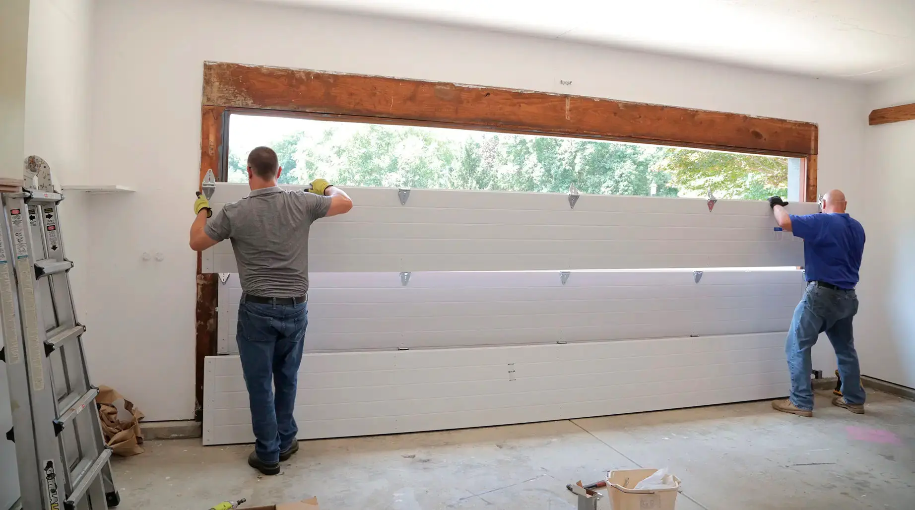 Installation of a heavy-duty, weather-resistant sectional garage door by Runika.pro experts, built to withstand Miami's storms and humidity