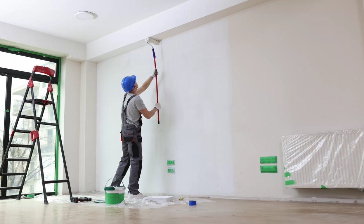 Transform Your Living Space | Interior Painting for Miami Homes & Apartments A freshly painted, light-filled room in a Miami home, showcasing a calming wall color professionally applied by Runika.pro