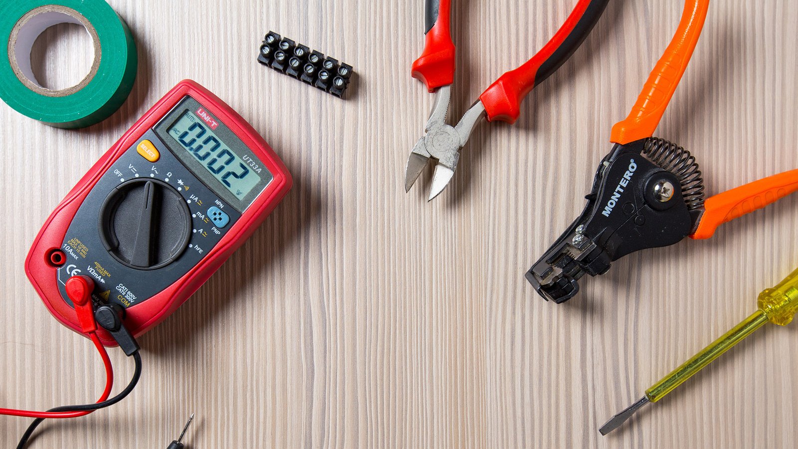 Professional Electrical Repair Tools & Equipment | Runika.pro Miami A complete set of professional electrical tools, including a voltage tester, wire strippers, and screwdrivers, organized and ready for Runika.pro's Miami service calls