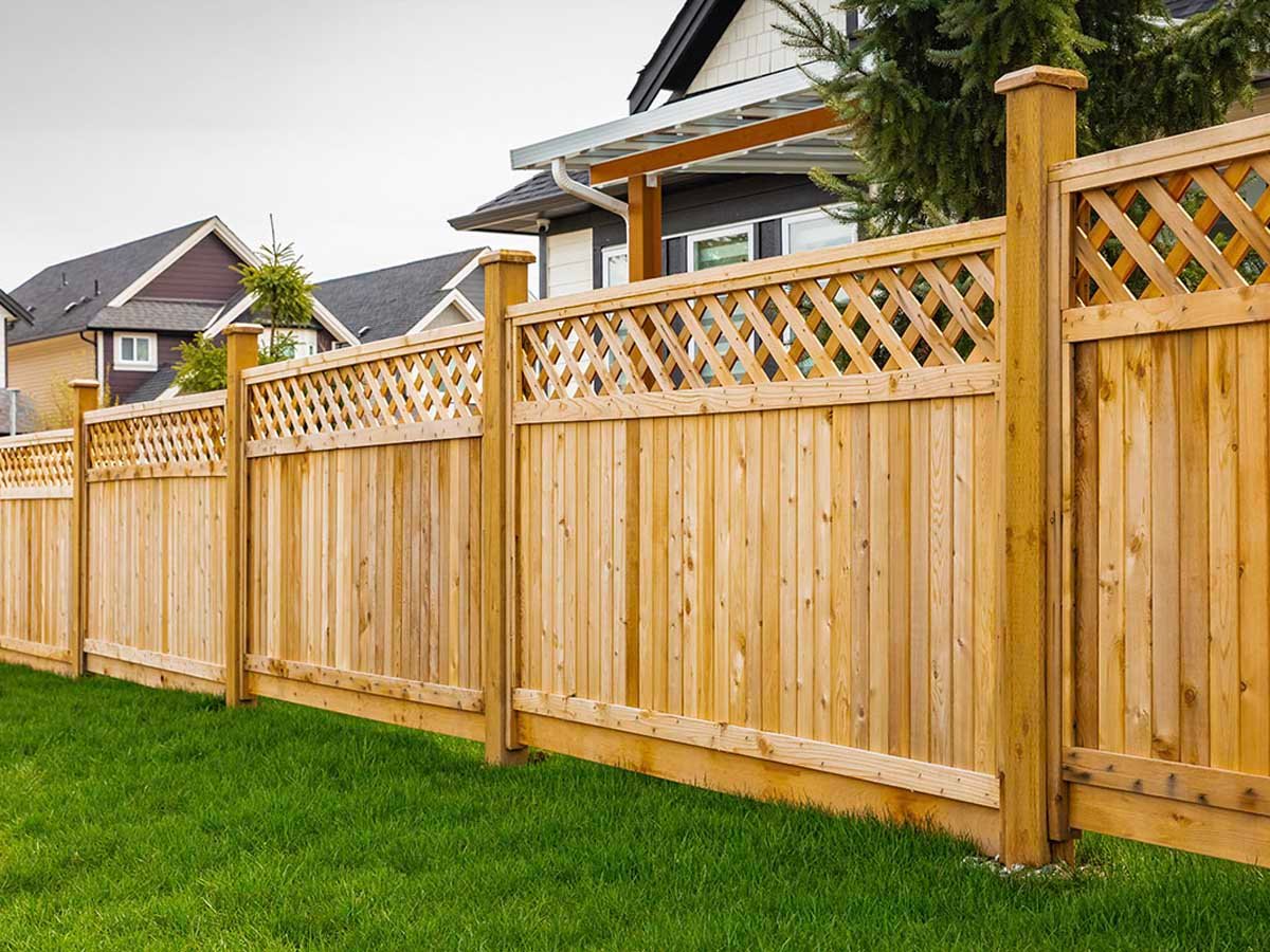 Custom Wood Privacy Fences Miami | Expertly Built & Installed | Runika.pro A custom-built, solid privacy fence made of durable wood, constructed by Runika.pro's carpenters for a Miami backyard